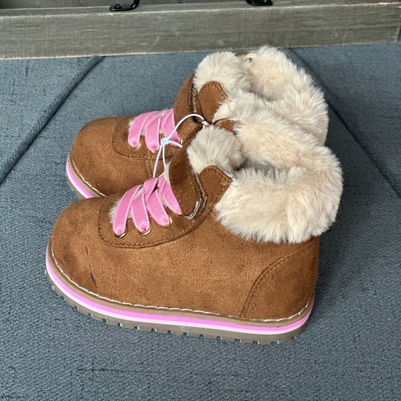 ‼️SOLD‼️NWT✅ The Children’s Place toddler boots 🥾💕 - Picture 2 of 4